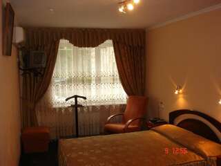 Отель Hotel Znannya Киев Семейный двухместный номер с 1 кроватью-2